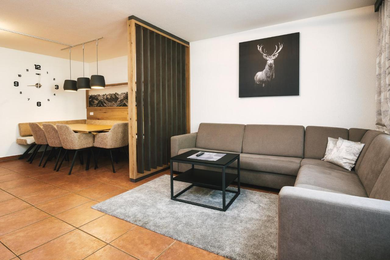 Camping Dreilaendereck Blockhuetten & Apartments Ried im Oberinntal Exterior photo