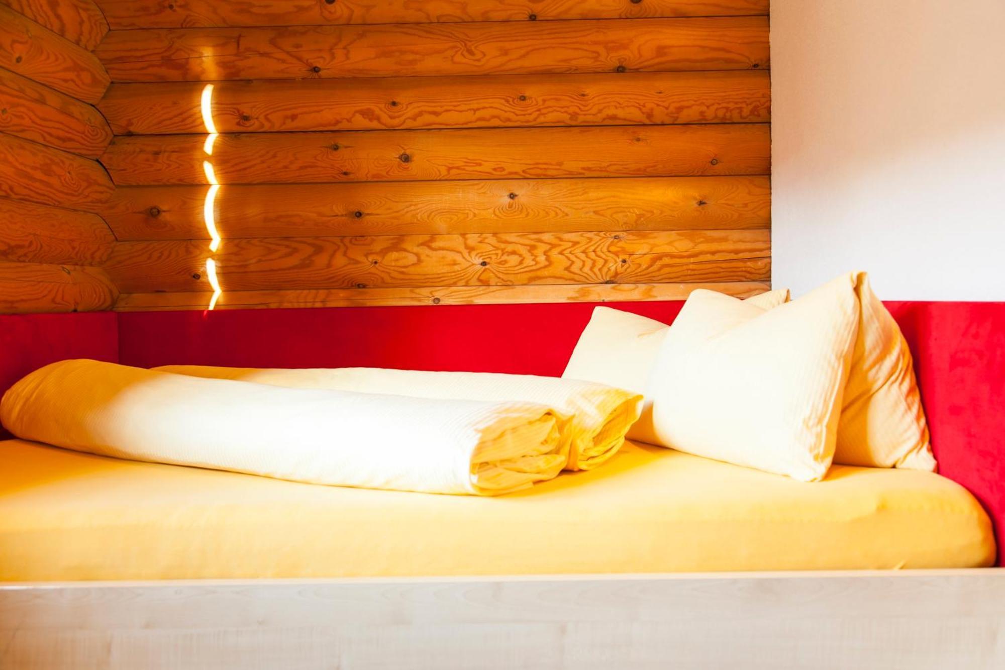 Camping Dreilaendereck Blockhuetten & Apartments Ried im Oberinntal Room photo