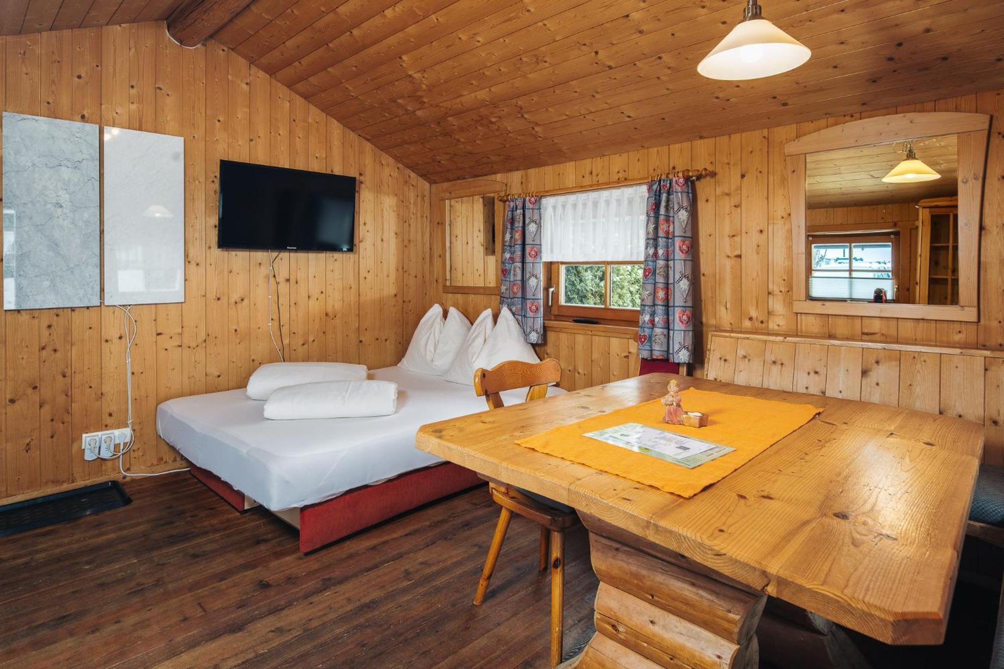 Camping Dreilaendereck Blockhuetten & Apartments Ried im Oberinntal Exterior photo