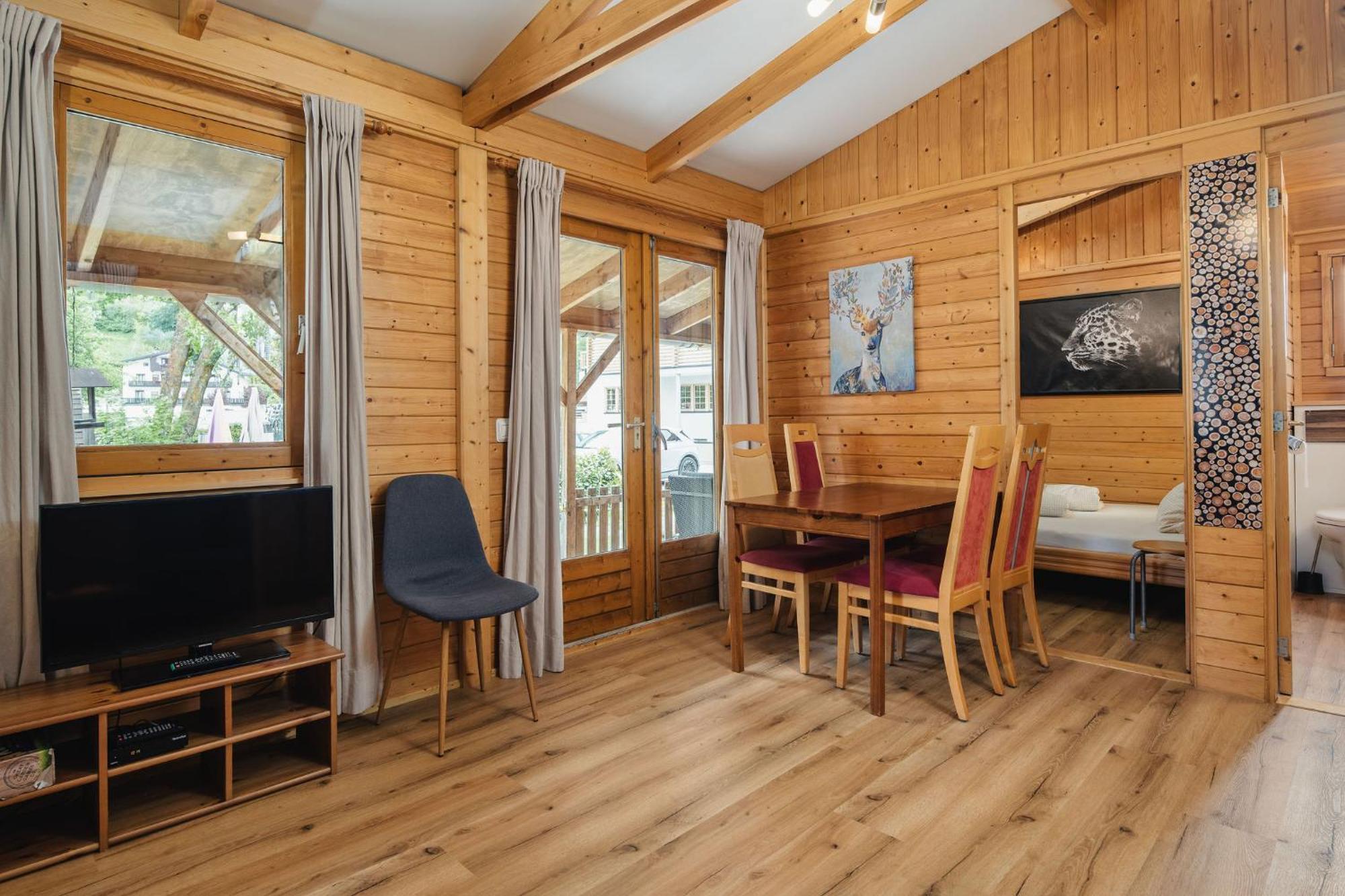 Camping Dreilaendereck Blockhuetten & Apartments Ried im Oberinntal Exterior photo