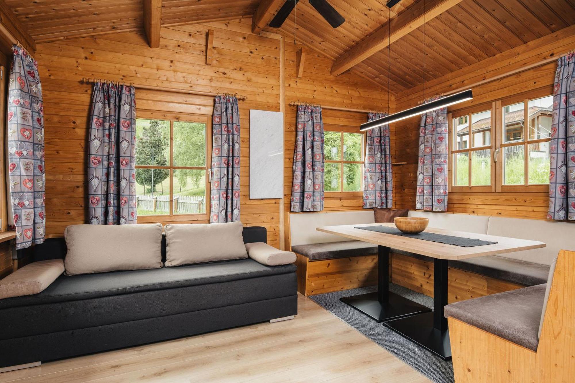 Camping Dreilaendereck Blockhuetten & Apartments Ried im Oberinntal Exterior photo