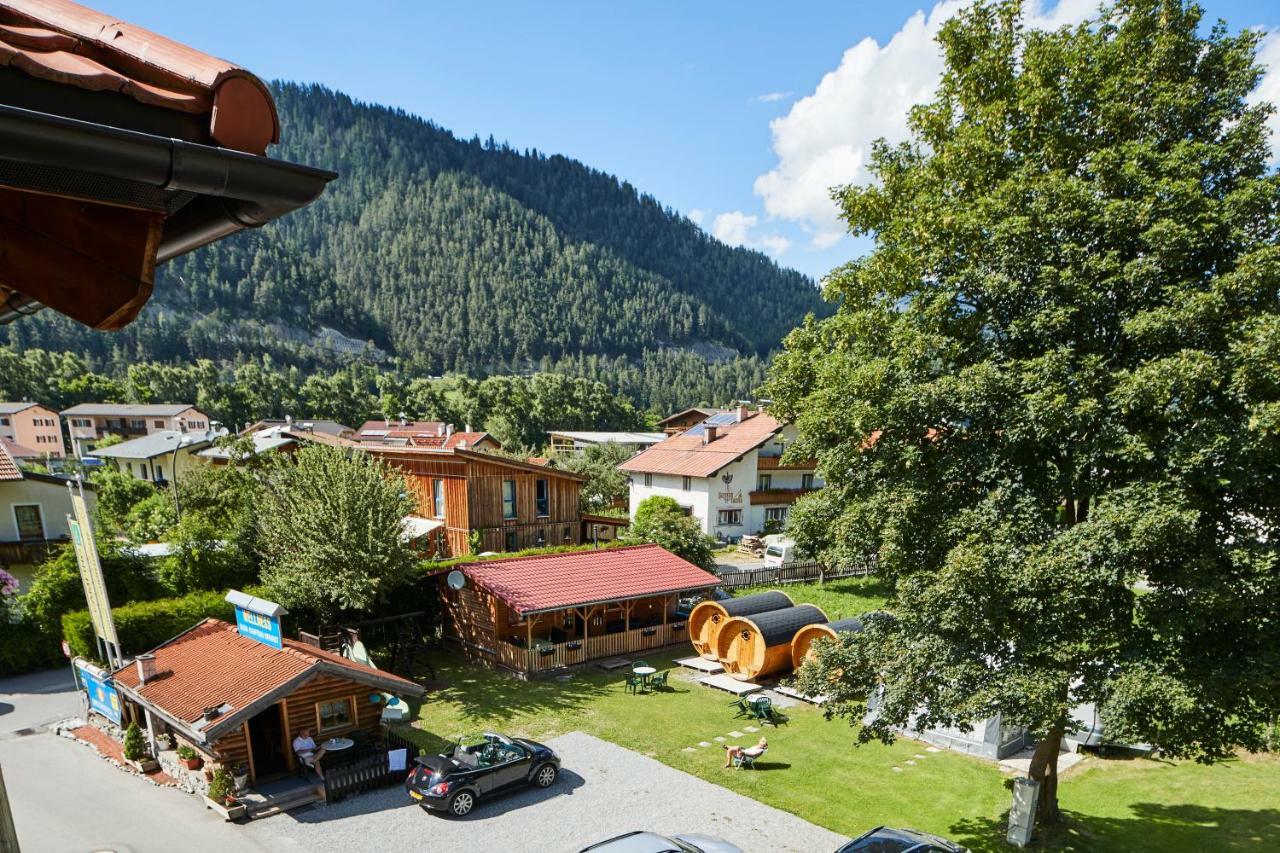 Camping Dreilaendereck Blockhuetten & Apartments Ried im Oberinntal Exterior photo